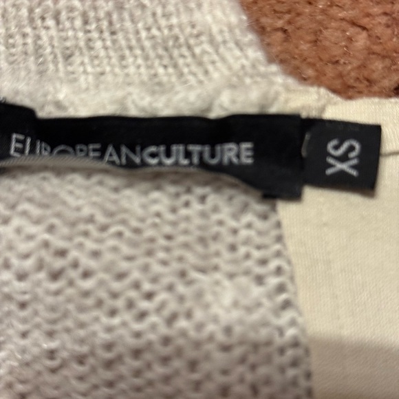 European Culture Gray and Cream Crew Neck Sweater - Picture 2 of 3